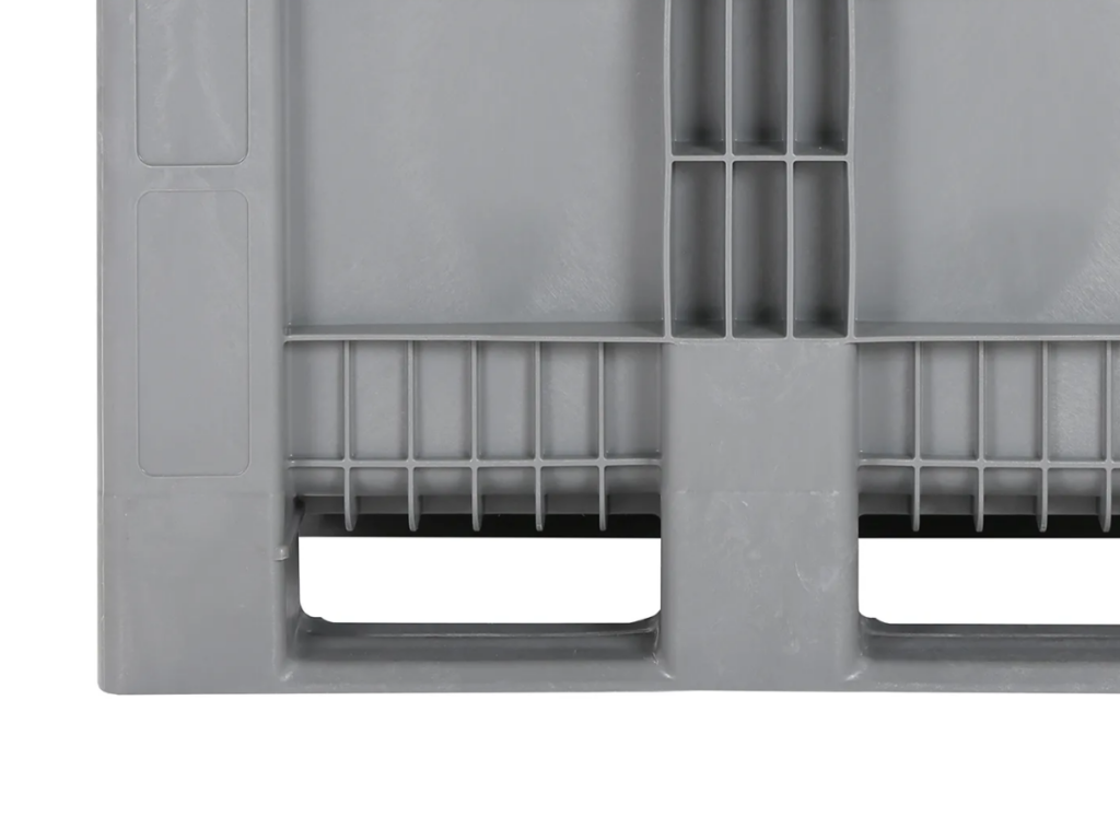 Unterseite und Kufen von CB3 High Palettenboxen von Transoplast